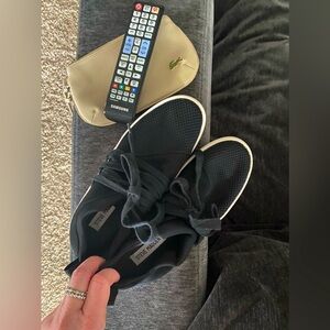 EUC Steve Madden black sneakers/gym shoes fabric laces  sz 7.5 no box